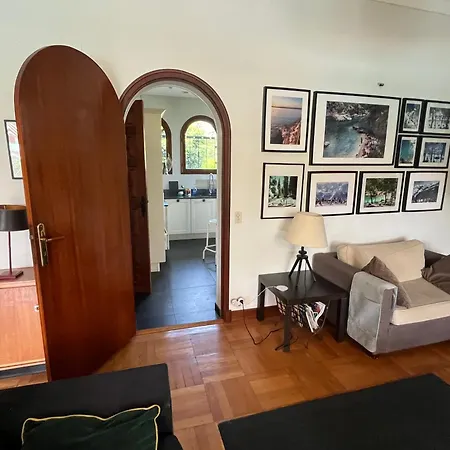 10 Personnes Aux Pieds Des Pyrénées Pau