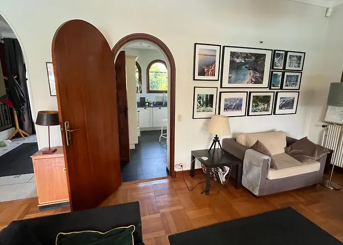 10 Personnes Aux Pieds Des Pyrenees Pau