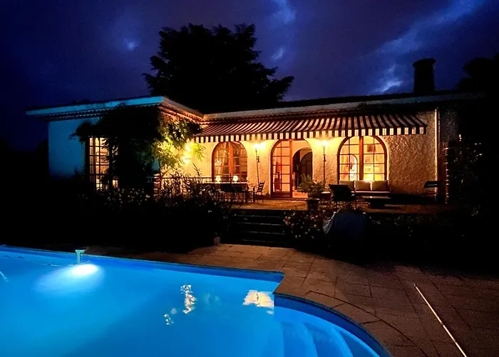 10 Personnes Aux Pieds Des Pyrenees Pau Villa *